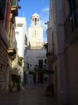 Gasse und Kirche in Locorotondo