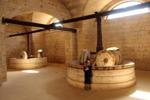 Komplett restaurierte Ölmühle der Abtei Santa Maria di Cerrate.