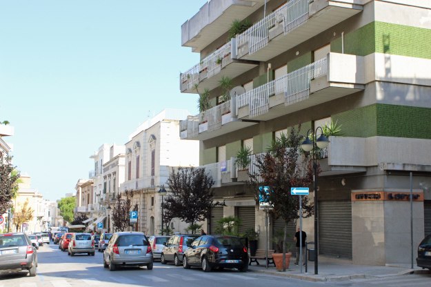 Eine unspektakuläre Häuserzeile in der heutigen Stadt Canosa in Apulien.