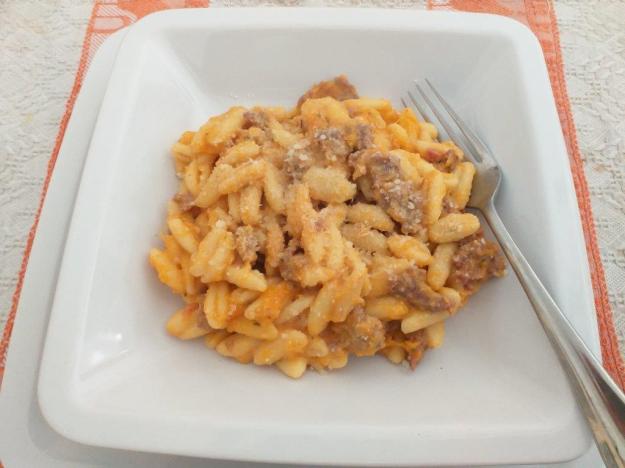 Pasta mit Kürbiscreme und Salsiccia