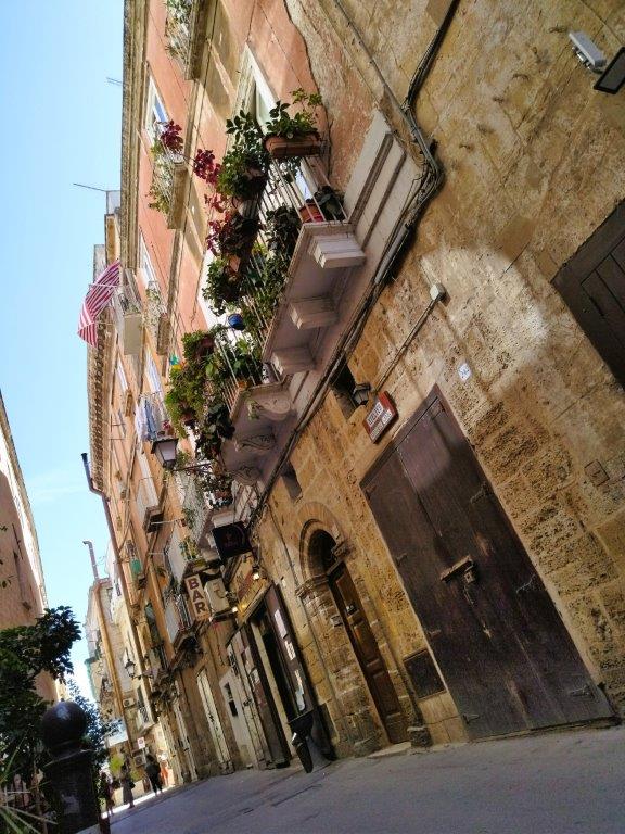 Via Duomo nel centro storico di Taranto
