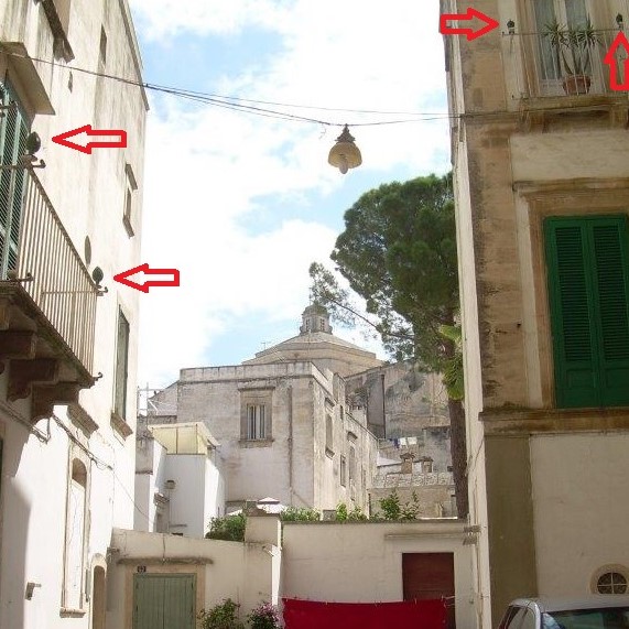 Pumi pugliesi sul balcone