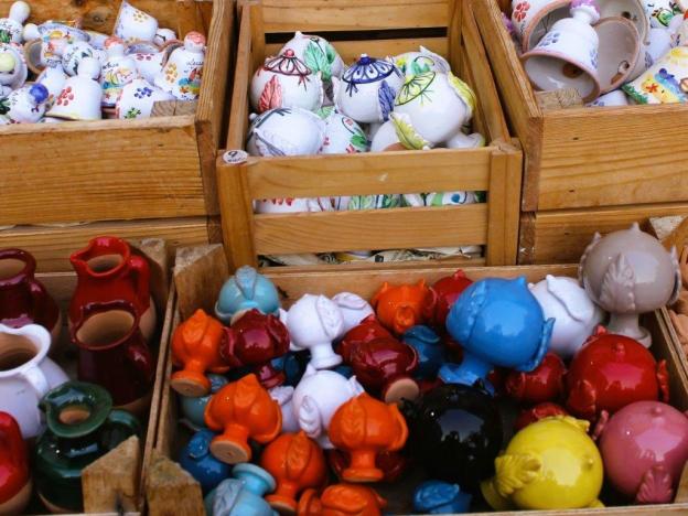 Pumi in un negozio di souvenir nella città vecchia di Lecce