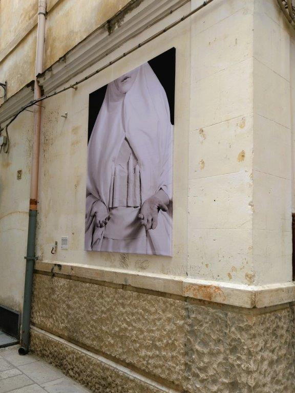 Nûr/Luce: a Triggiano la mostra fotografica di Maïmouna Guerresi
