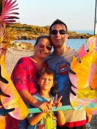 Corinna mit Familie an der Adria, Apulien
